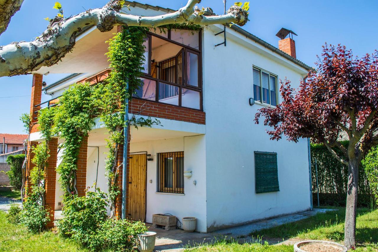 Chalet En El Orbigo La Baneza Exterior photo
